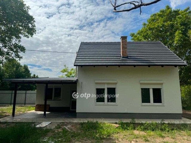 Eladó családi ház, Cegléden 64.9 M Ft, 2+1 szobás