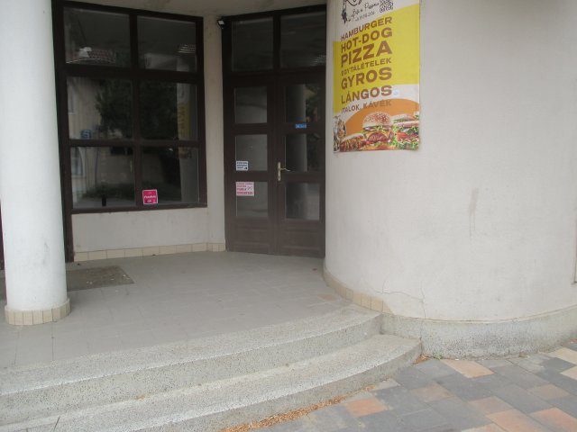 Eladó üzlethelyiség, Békéscsabán 75 M Ft, 1 szobás