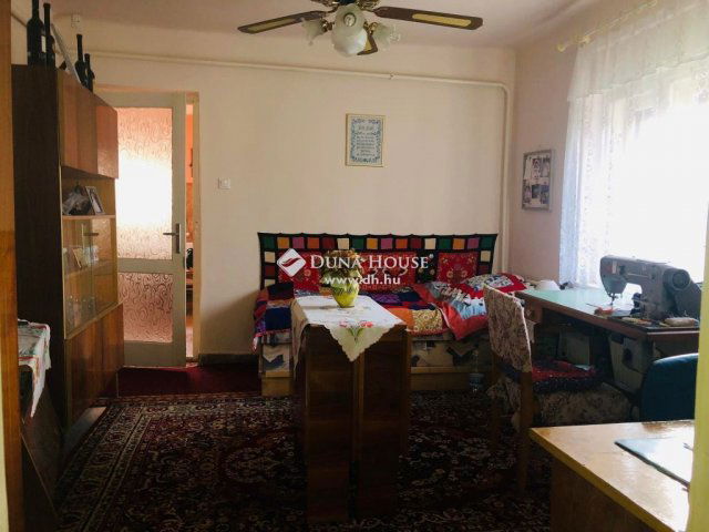 Eladó családi ház, Csemőn 29.9 M Ft, 4 szobás