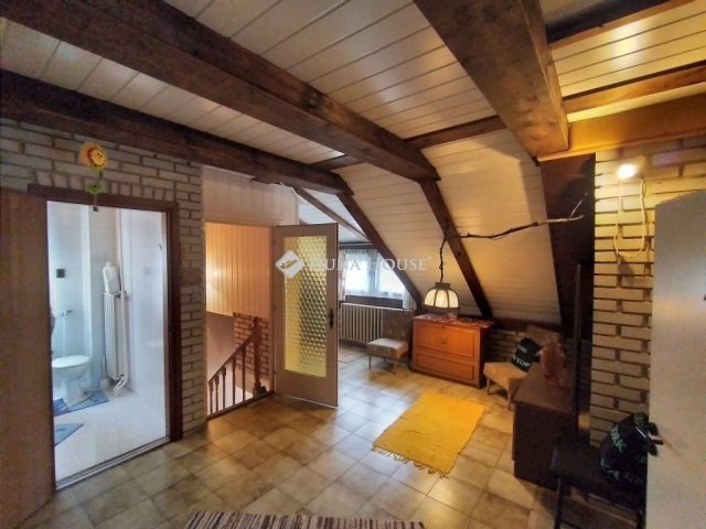 Eladó családi ház, Szentgotthárdon 89.9 M Ft, 8 szobás