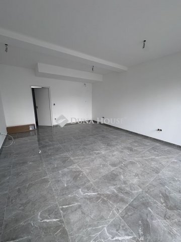 Kiadó üzlethelyiség, Téten, Fő utcában 120 E Ft / hó