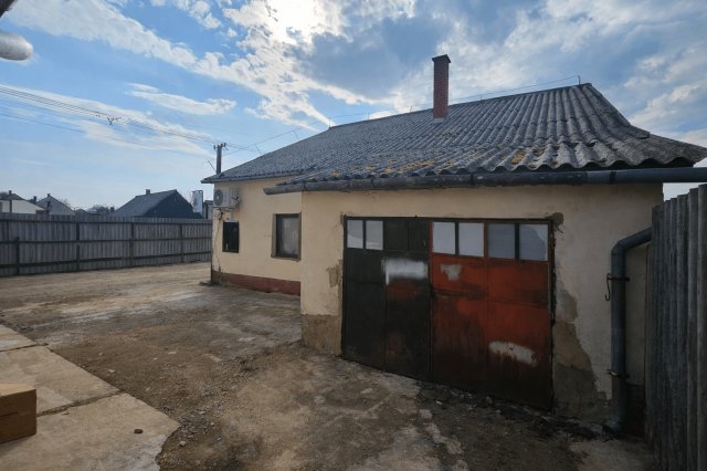 Eladó családi ház, Sásdon 67 M Ft, 4+2 szobás