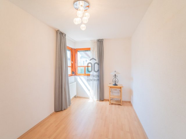 Eladó ikerház, Debrecenben 69.9 M Ft, 3 szobás