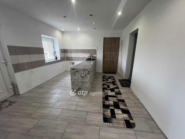 Eladó családi ház, Tápiószelén 34.9 M Ft, 2 szobás