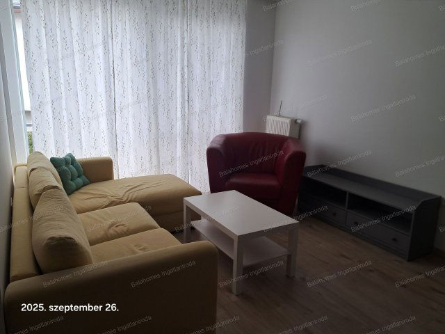 Kiadó téglalakás, albérlet, Siófokon 200 E Ft / hó, 3 szobás