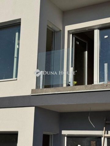 Eladó ikerház, Csomádon 115 M Ft, 4 szobás