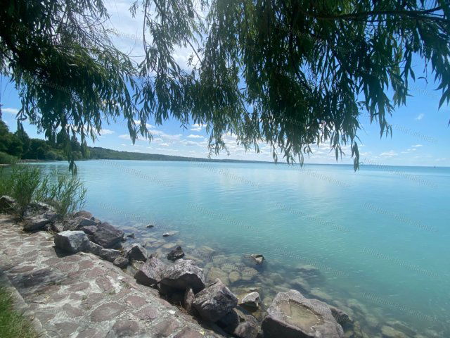 Eladó üzlethelyiség, Balatonakarattyán 110 M Ft