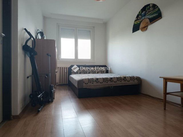 Eladó panellakás, Kecskeméten 32 M Ft, 2 szobás