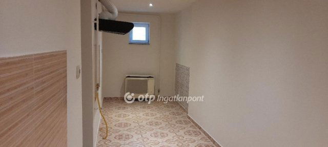 Eladó téglalakás, Kiskunhalason 36.9 M Ft, 2 szobás