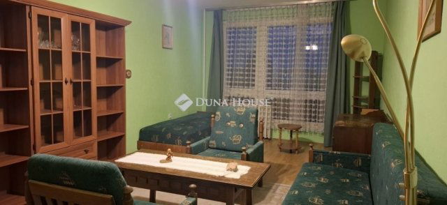 Eladó panellakás, Pécsett 38.9 M Ft, 2 szobás