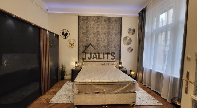 Kiadó téglalakás, albérlet, V. kerületben, Váci utcában