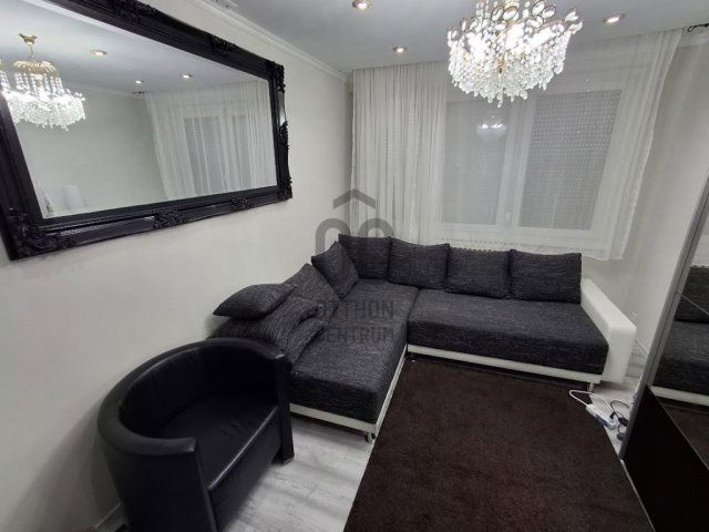 Eladó panellakás, Szolnokon 29.9 M Ft, 2 szobás