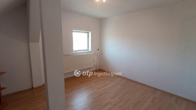 Eladó családi ház, Jászfényszarun 45.9 M Ft, 5 szobás