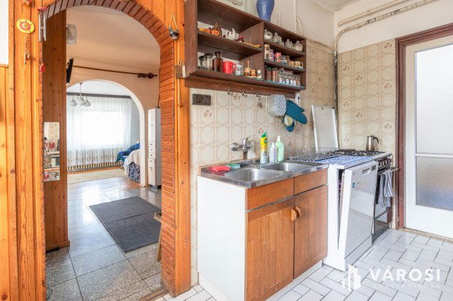 Eladó családi ház, Szegeden 95 M Ft, 6 szobás