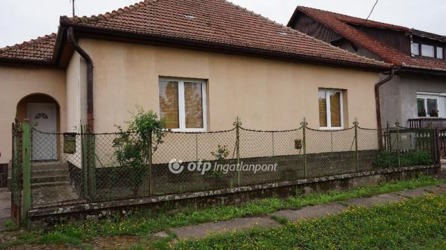 Eladó családi ház, Csányon 25 M Ft, 3 szobás