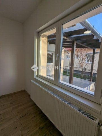 Eladó családi ház, Debrecenben 112 M Ft, 5 szobás