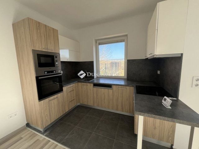 Eladó ikerház, Nagytarcsán 130.7 M Ft, 4 szobás