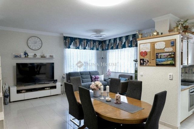 Eladó családi ház, Dunakeszin 193 M Ft, 5 szobás