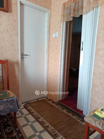 Eladó családi ház, Sárándon 32 M Ft, 2 szobás