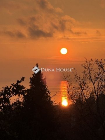 Eladó családi ház, Balatonalmádiban 250 M Ft, 5 szobás