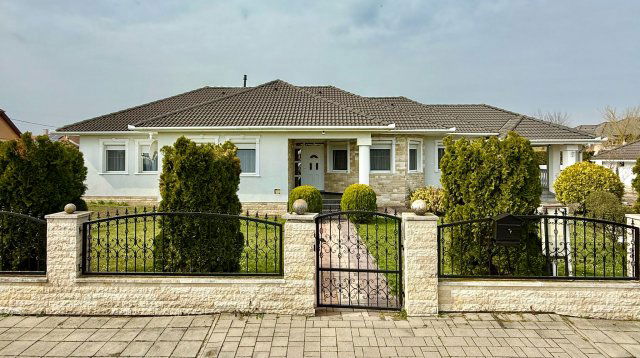 Eladó családi ház, Sárváron 129 M Ft, 3 szobás