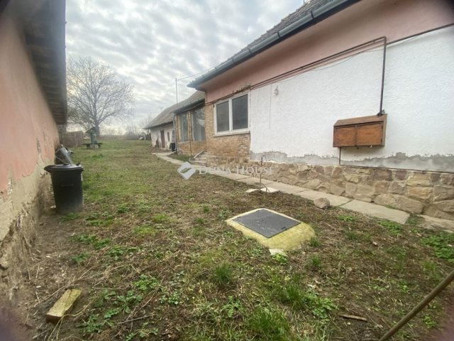 Eladó családi ház, Vácszentlászlón 45 M Ft, 4 szobás