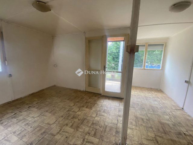 Eladó nyaraló, Tasson 17 M Ft, 2 szobás / költözzbe.hu