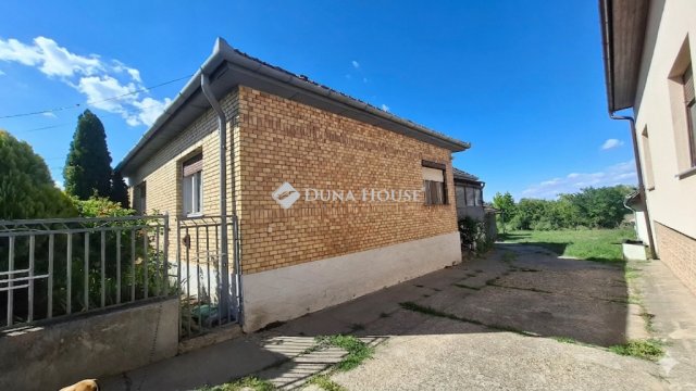 Eladó családi ház, Dányon 48 M Ft, 4 szobás