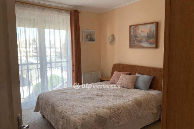 Eladó téglalakás, Szegeden 75 M Ft, 2 szobás