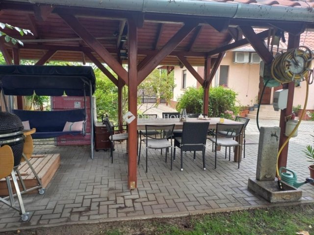 Eladó családi ház, Kecskeméten 109 M Ft, 6 szobás