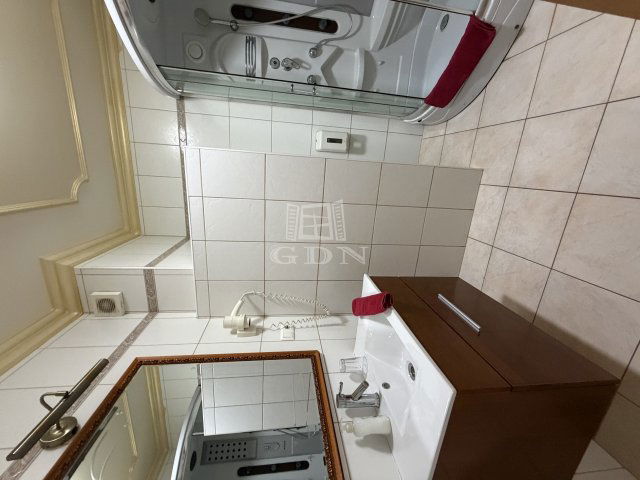 Eladó téglalakás, Baján 89.9 M Ft, 3 szobás