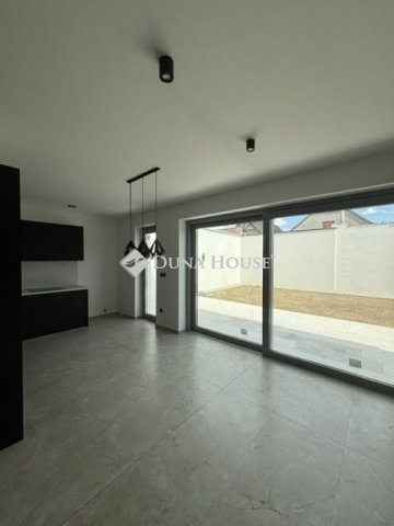 Eladó családi ház, Győrött 151.99 M Ft, 5 szobás