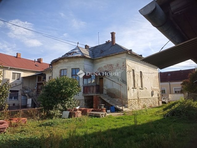 Eladó családi ház, Zalaegerszegen 60 M Ft, 5 szobás