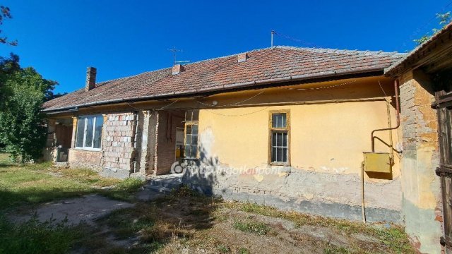 Eladó családi ház, Cegléden 34 M Ft, 2+2 szobás