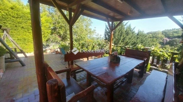 Eladó családi ház, Szentendrén 195 M Ft, 7 szobás