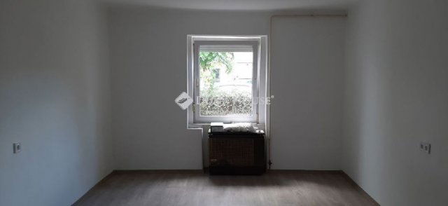Eladó ikerház, Pécsett 27.5 M Ft, 2 szobás