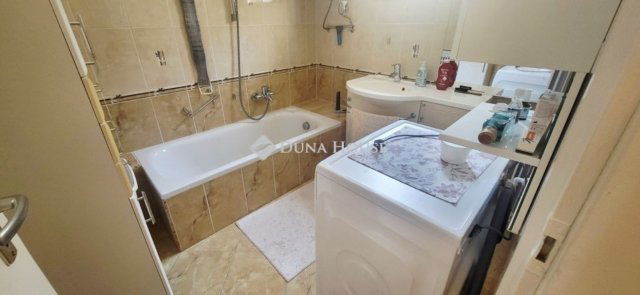 Eladó ikerház, Dunakeszin 116 M Ft, 2 szobás