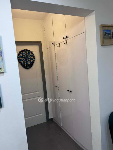 Eladó panellakás, Pápán 43.99 M Ft, 1+3 szobás