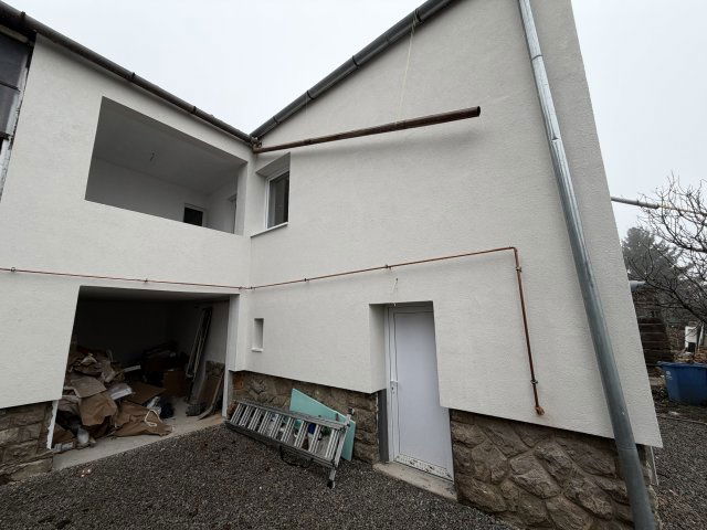 Eladó családi ház, Pécsett 89.99 M Ft, 3 szobás