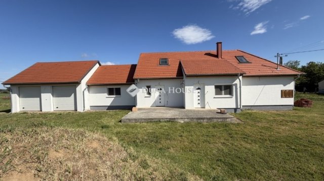 Eladó családi ház, Mesterin 48.5 M Ft, 3 szobás