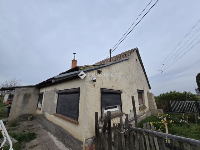 Eladó családi ház, Sárosdon 18.25 M Ft, 3 szobás