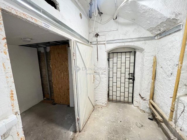 Eladó üzlethelyiség, Budapesten, V. kerületben 399 M Ft