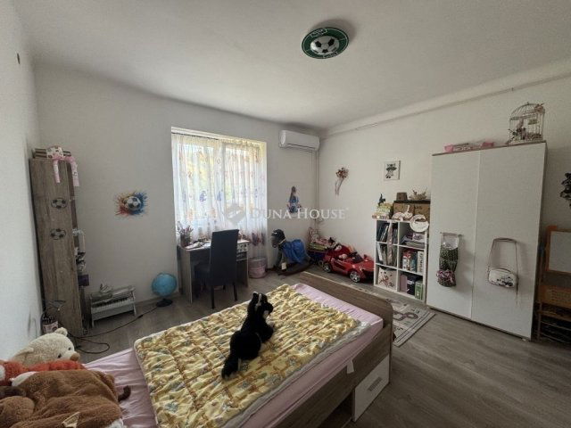 Eladó családi ház, Pécsett 64.9 M Ft, 3 szobás