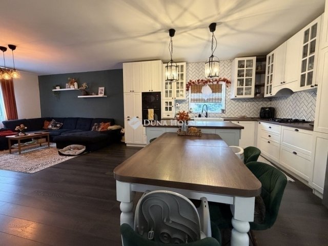 Eladó családi ház, Budapesten, XVI. kerületben 229.5 M Ft