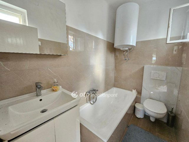 Eladó nyaraló, Siófokon 79.9 M Ft, 1 szobás