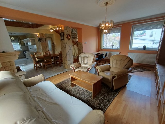 Eladó családi ház, Debrecenben 135 M Ft, 7 szobás