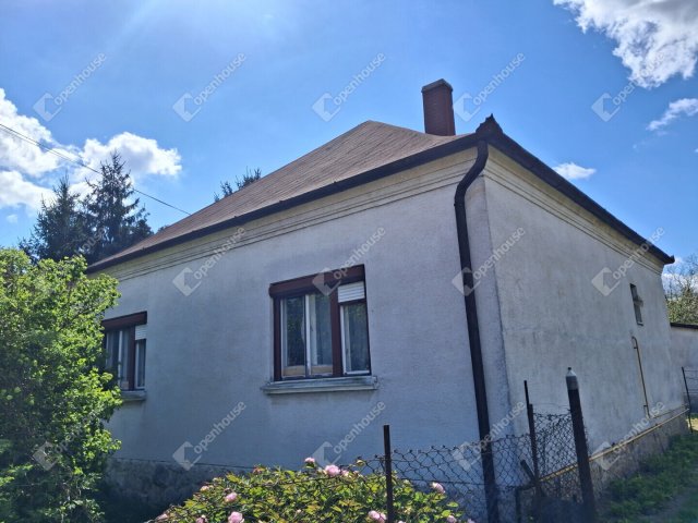 Eladó családi ház, Komáromban 44.9 M Ft, 3 szobás