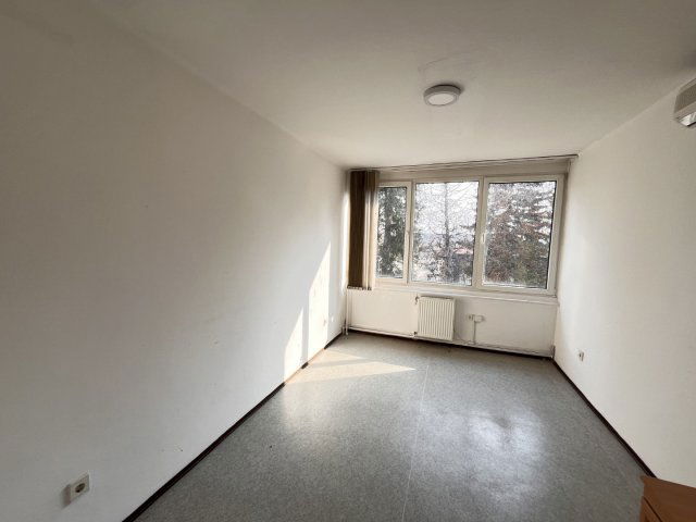 Kiadó iroda, Kaposváron, Raktár utcában 63 E Ft / hó, 1 szobás