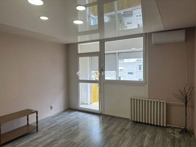 Eladó panellakás, Kecskeméten 44.9 M Ft, 3 szobás