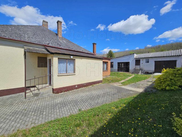 Eladó családi ház, Tényőn 37.5 M Ft, 7 szobás